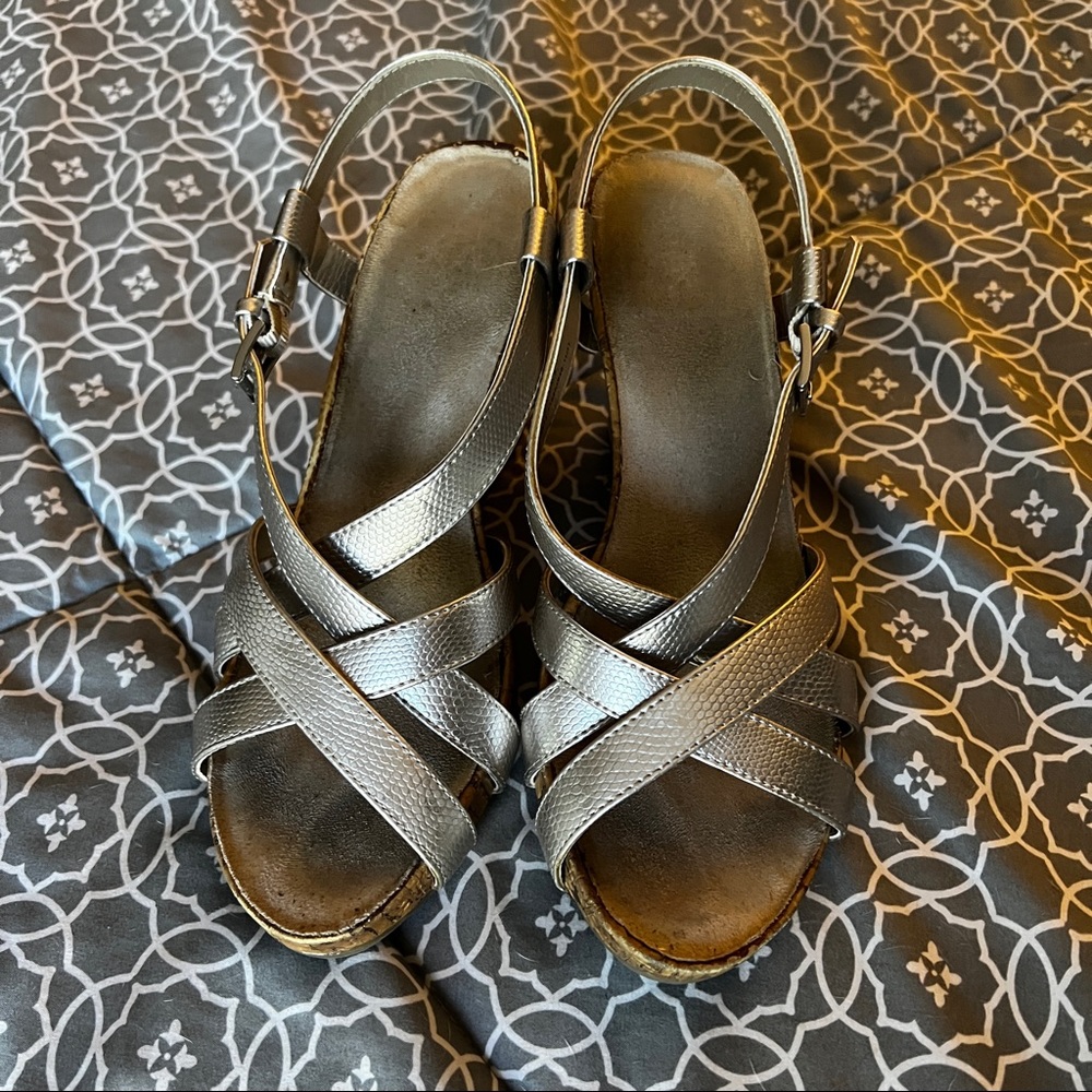 Wedge Heels - Picture 2 of 5